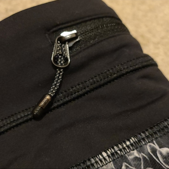 Lululemon Run Inspire Crop II - Size 4 - Picture 4 of 7